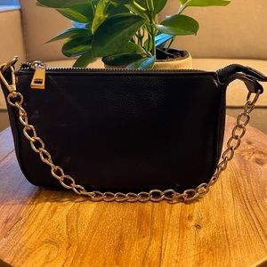 Short chain strap shoulder bag | Condition: pre-owned